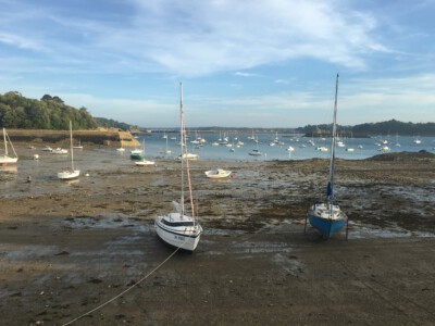 SSS trocken gefallene Schiffe im Tidenrevier